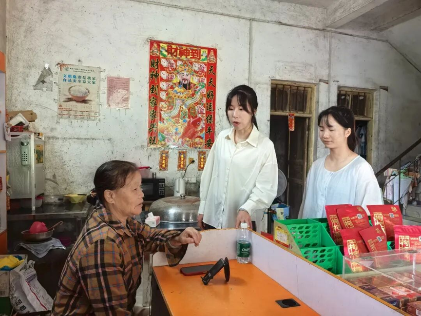 【人大代表风采】刘颖茜:立足“三农”岗位,履职为民助力乡村振兴4.png