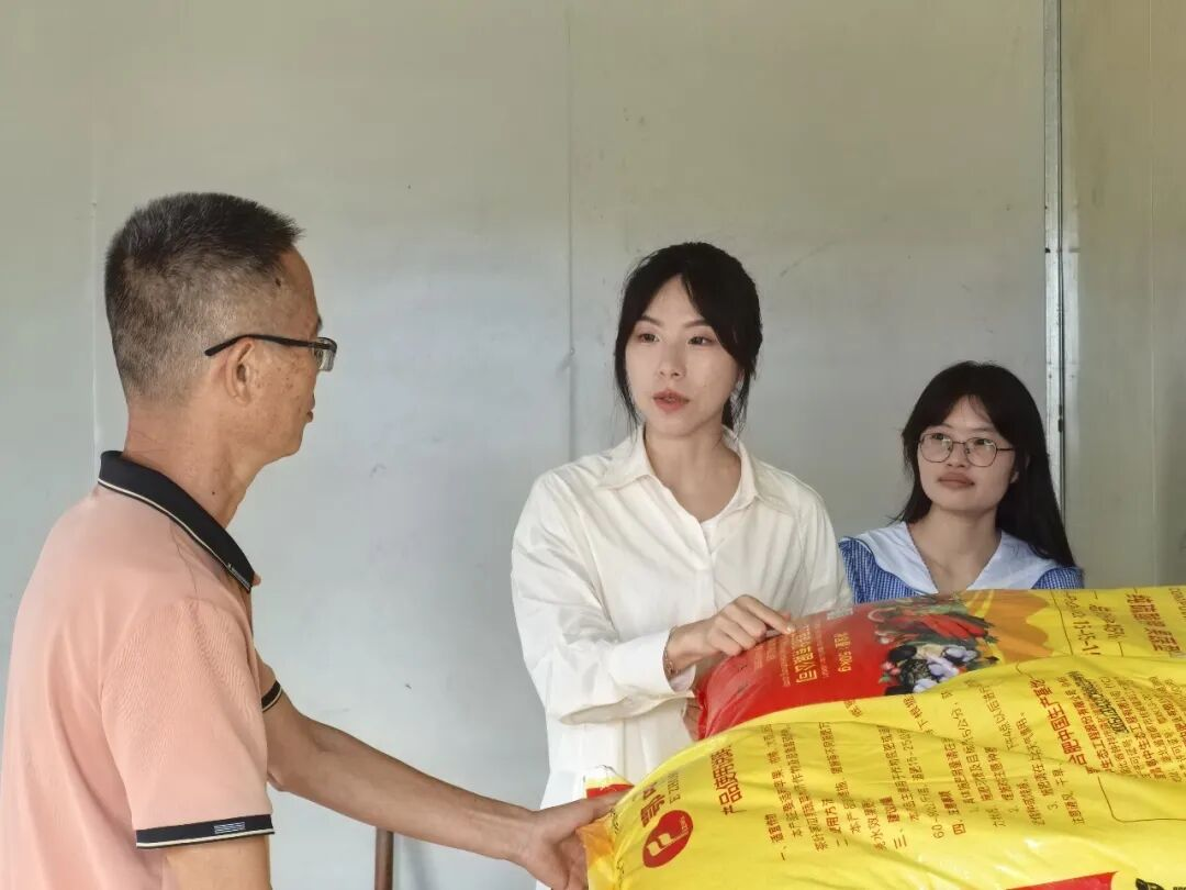 【人大代表风采】刘颖茜:立足“三农”岗位,履职为民助力乡村振兴6.png