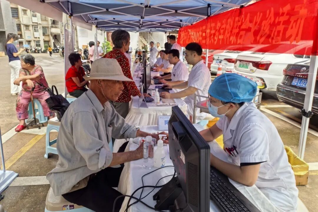 启动三伏天多学科联合大型义诊活动,推广冬病夏治中医养生理念2.jpg