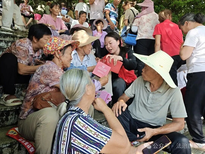 【游在鹿寨】庙会搭台歌普法,桂乡新风入民心6.png