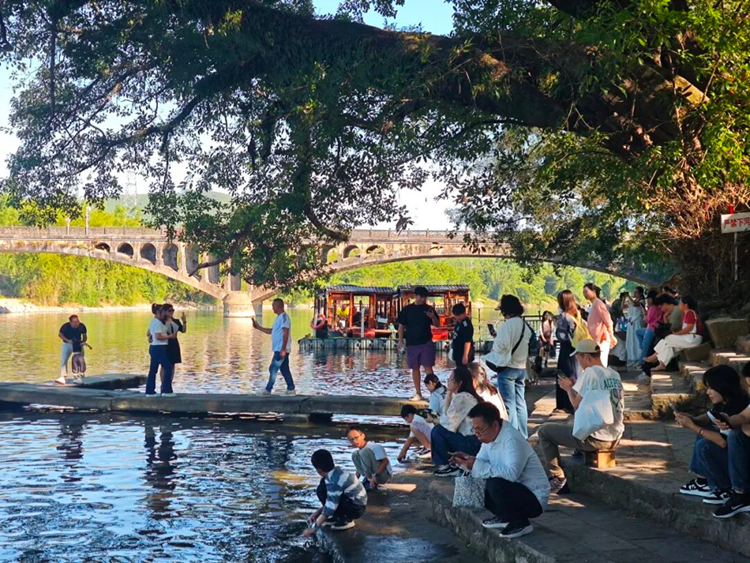鹿寨国庆文旅市场持续升温8.png