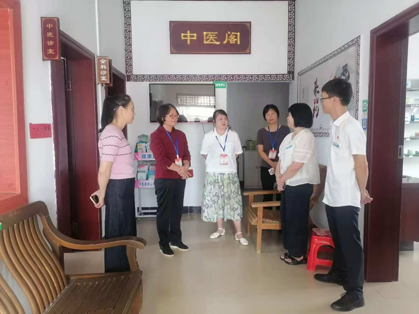 鹿寨县人大常委会开展基层医疗卫生服务体系建设情况调研2.png