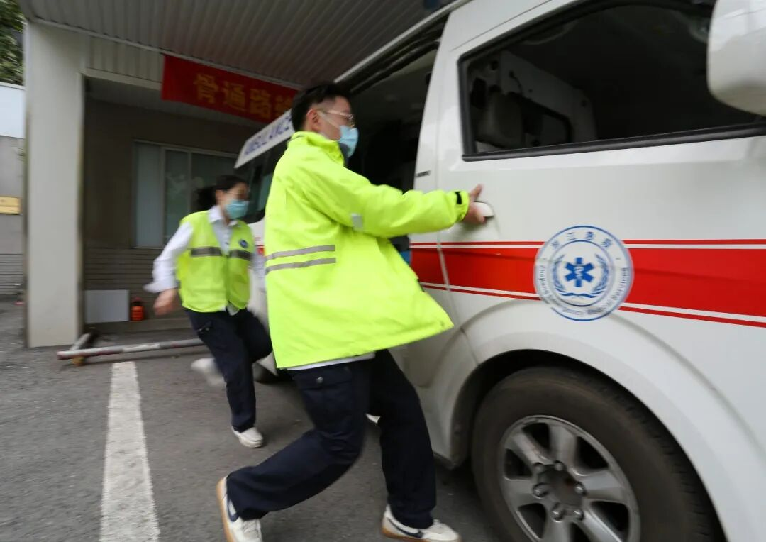 【健康科普】别把“小中风”当成“没睡好”!这5个征兆,原来是大脑最后一次报警2.png