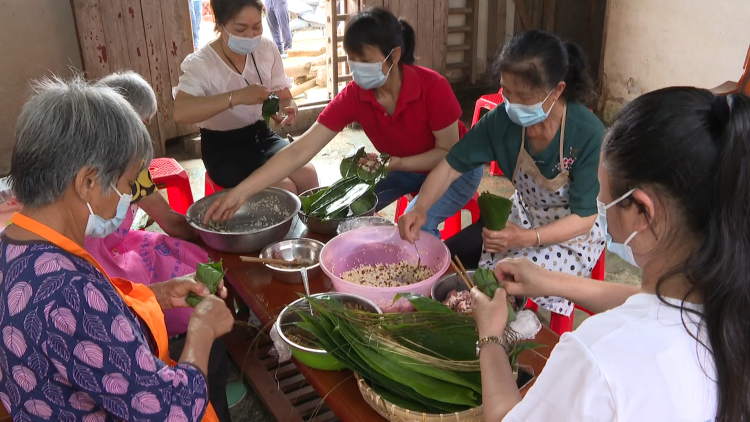 【我们的节日】“传统+特色” 包出不一样的端午粽2.png