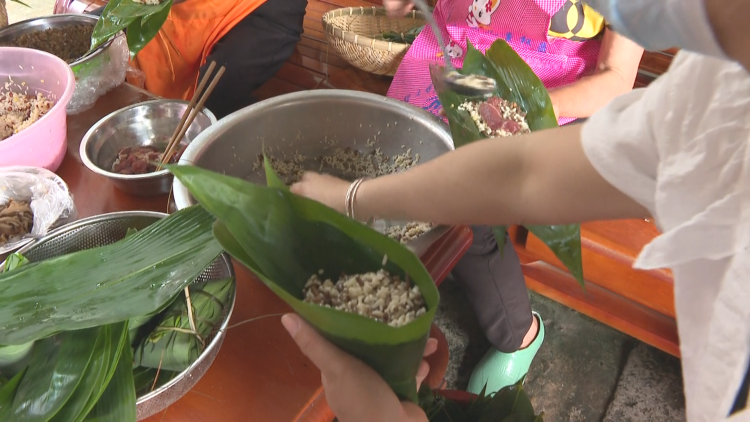 【我们的节日】“传统+特色” 包出不一样的端午粽3.png