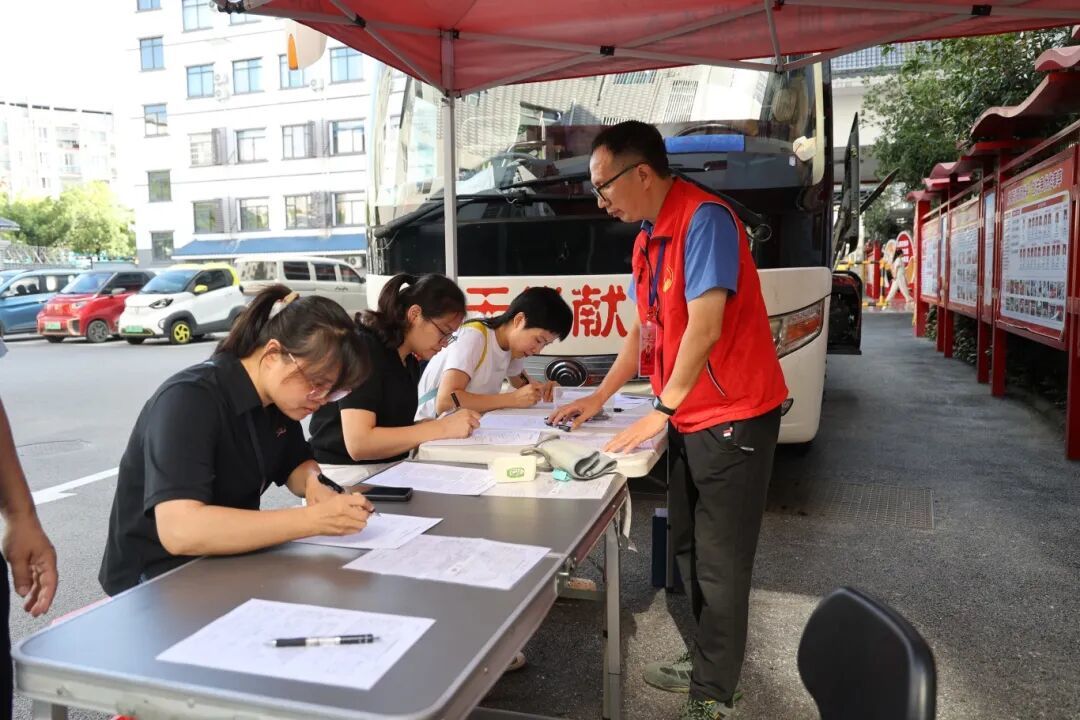 【县中医医院】开展无偿献血  传递爱心力量1.jpg
