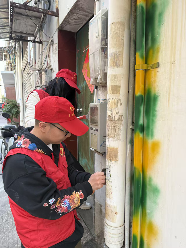 【创文明城市·县发改局】开展综合治理 建设美丽宜居鹿寨2.jpg