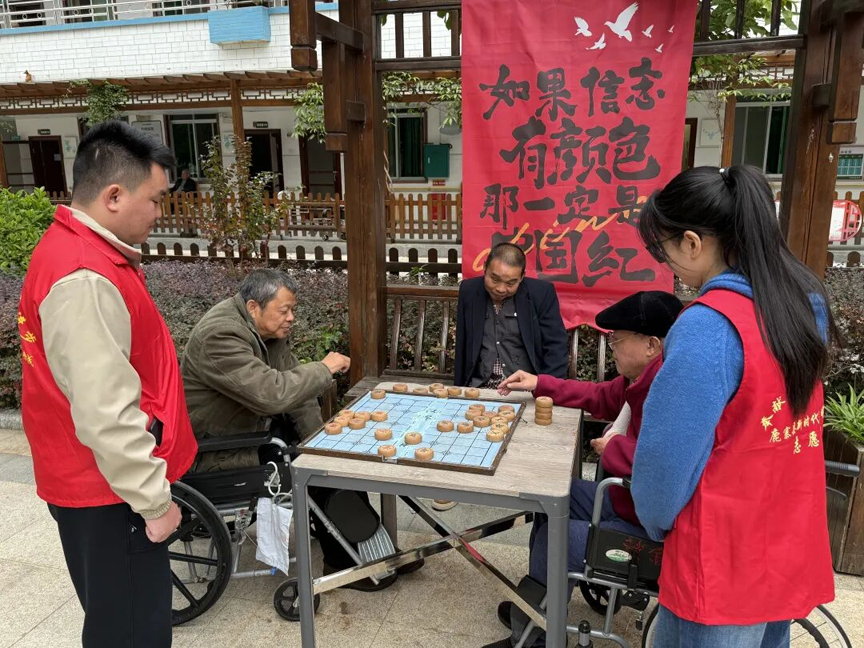 【新时代 新雷锋】鹿寨“红马甲”爱心上线4.png