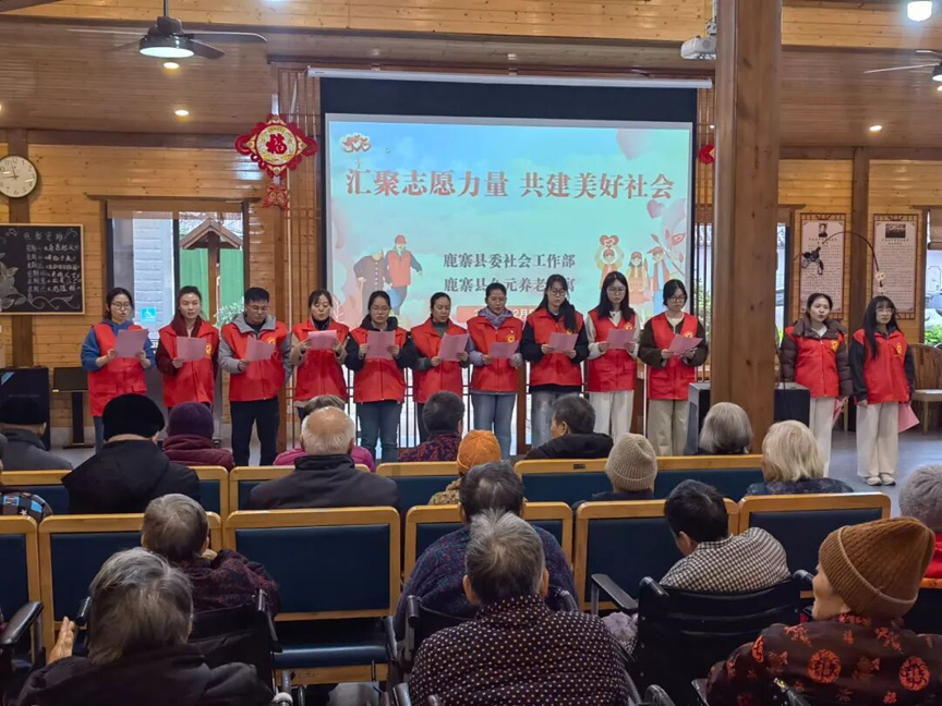 【新时代 新雷锋】鹿寨“红马甲”爱心上线5.png