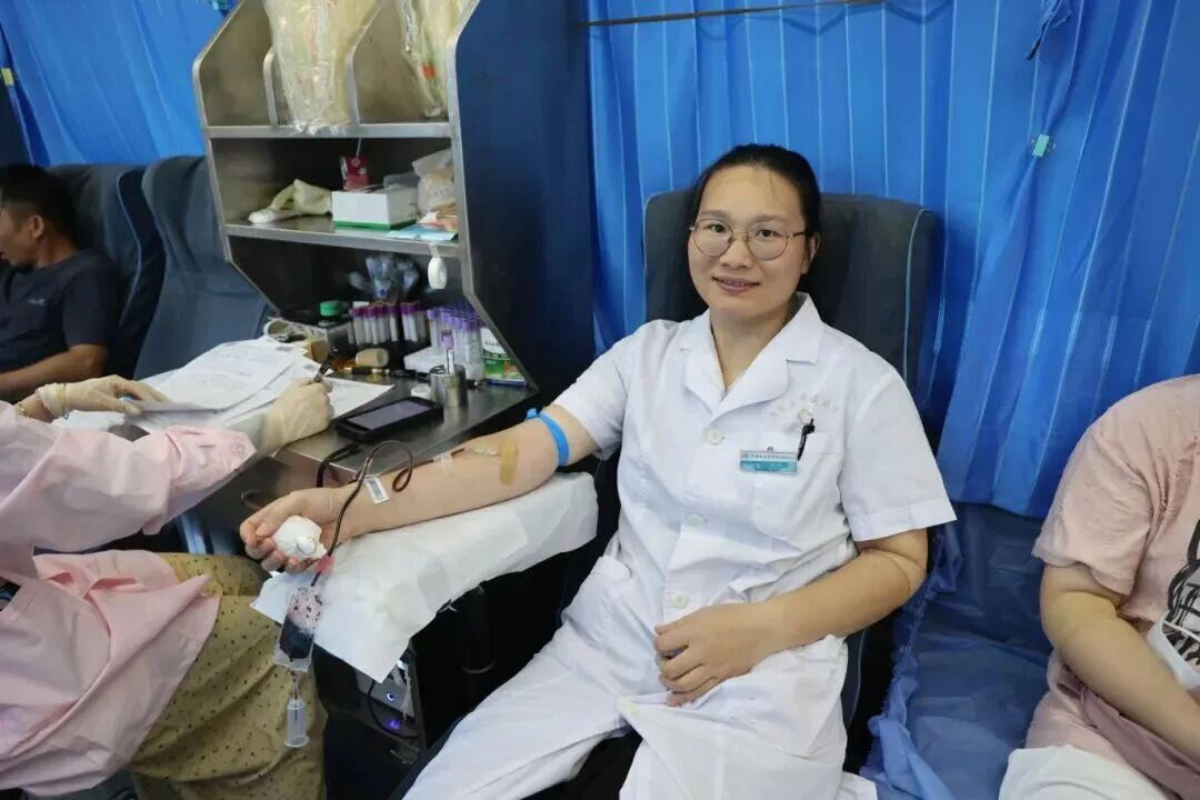 【新时代 新雷锋】一次“十万分之一”的奔赴!鹿寨县中医医院文利荣医生成功捐献造血干细胞2.png