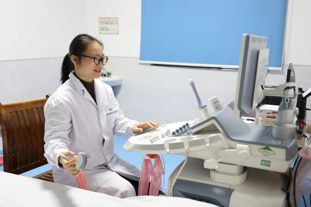 【新时代 新雷锋】一次“十万分之一”的奔赴!鹿寨县中医医院文利荣医生成功捐献造血干细胞3.png