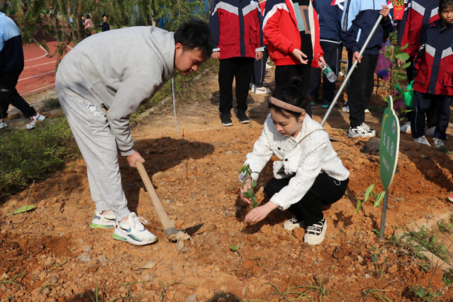 【新时代 新雷锋】县中医医院:开展“守护阳光下的儿童”志愿服务活动3.png