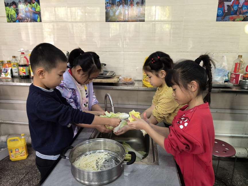 【“双减”】品舌尖味道 享校园“食”光3.png