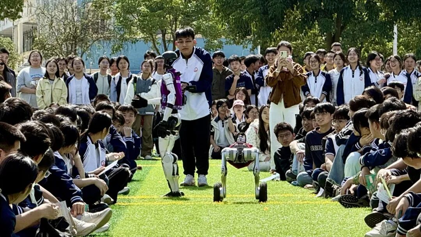 【“双减”】现场超燃!鹿寨中学举行首届科技节6.png