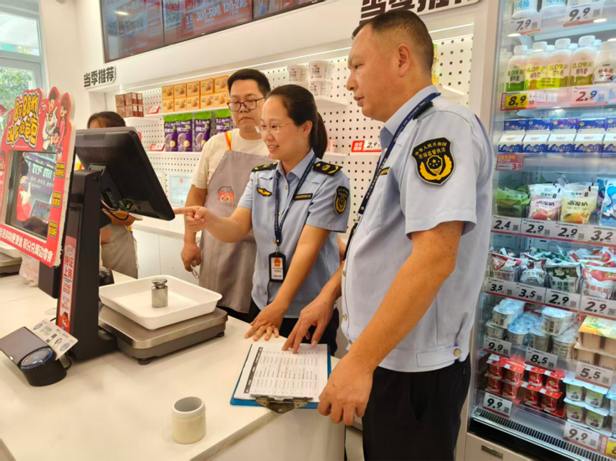 鹿寨县检查“赵一鸣”“好想来”“恰货铺子”等门店!结果公布→2.png