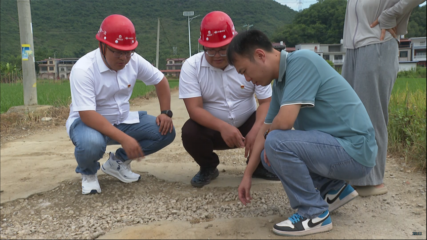 【乡村振兴】助力乡村振兴 央企为村民修缮暖心路4.png