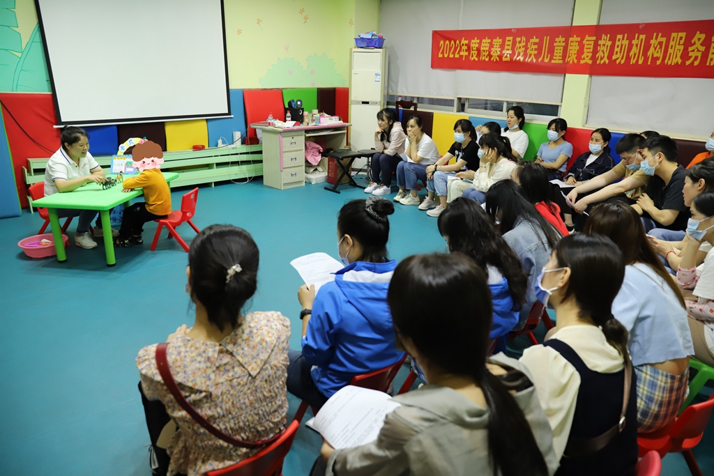 2 ▲ABA主题式单训课示教及课程研讨(图为示范教学).jpg